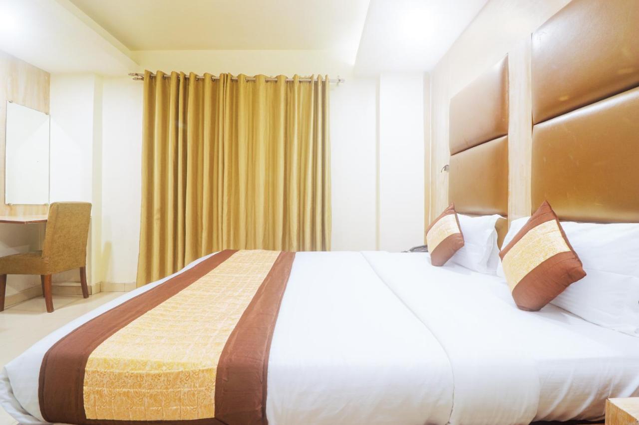 Hotel Sizzling Starr New Delhi Exterior photo