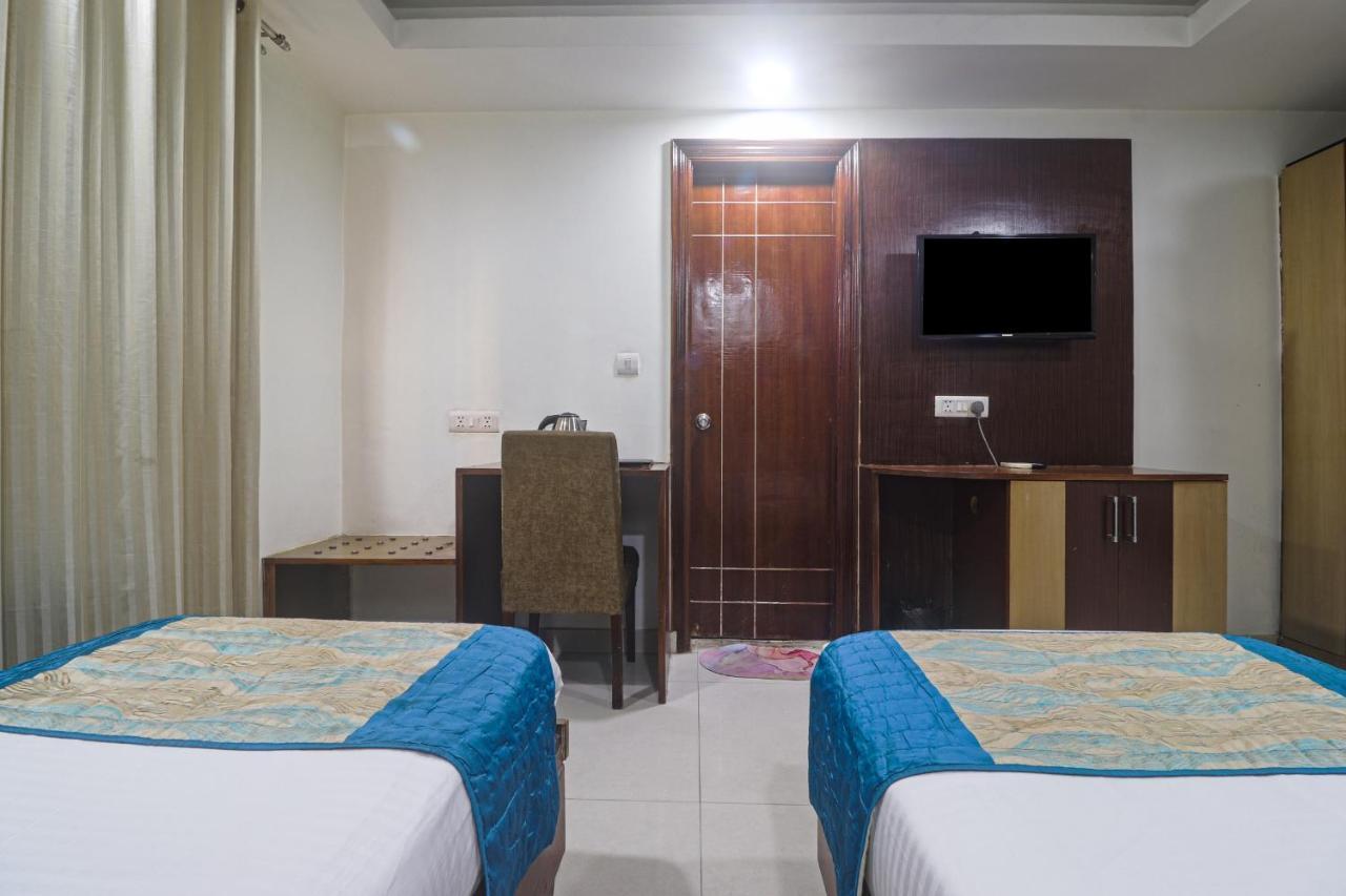 Hotel Sizzling Starr New Delhi Exterior photo