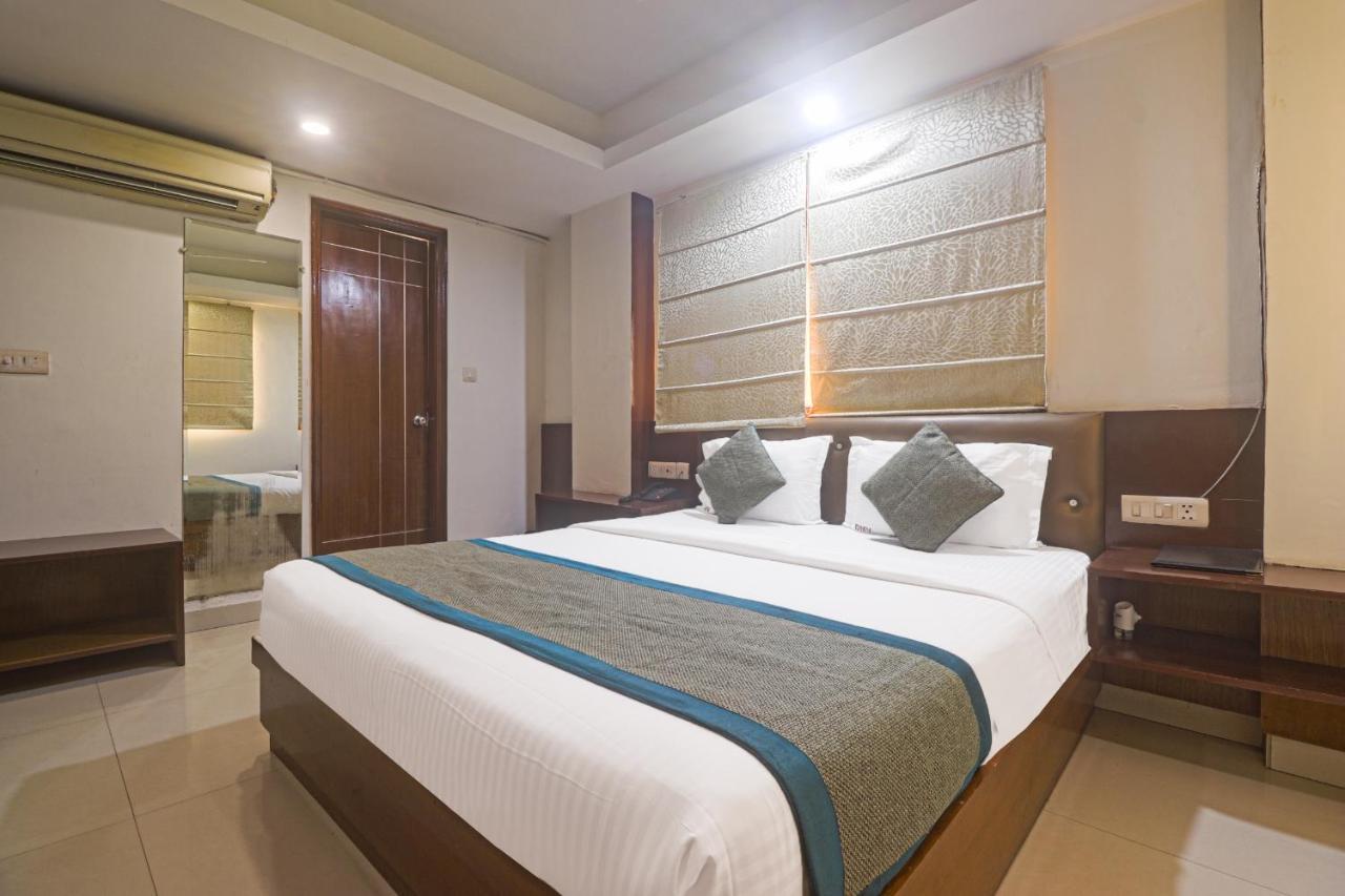 Hotel Sizzling Starr New Delhi Exterior photo