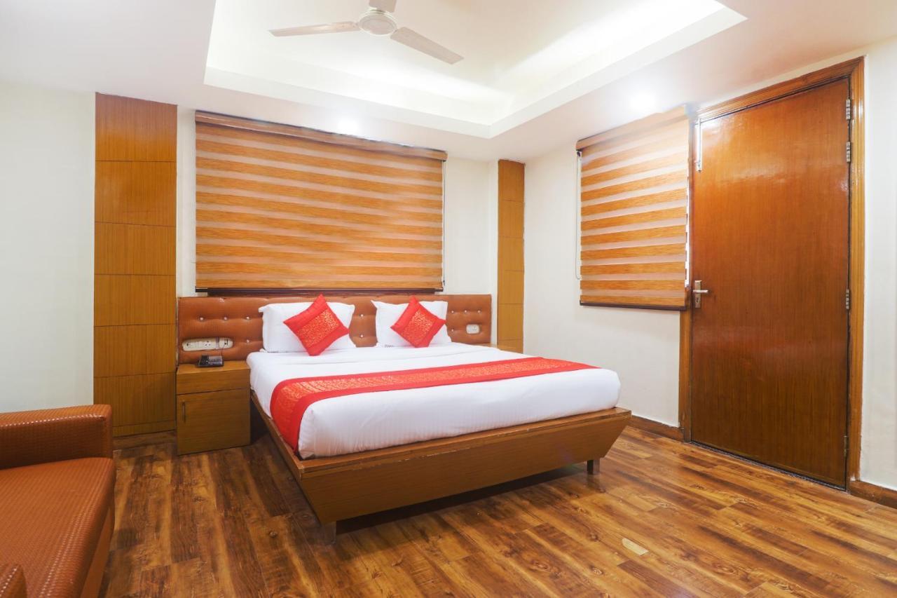 Hotel Sizzling Starr New Delhi Exterior photo
