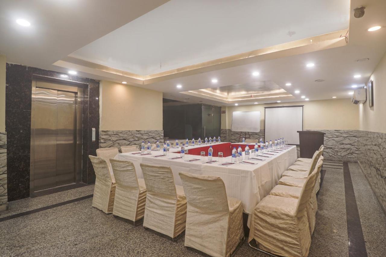 Hotel Sizzling Starr New Delhi Exterior photo