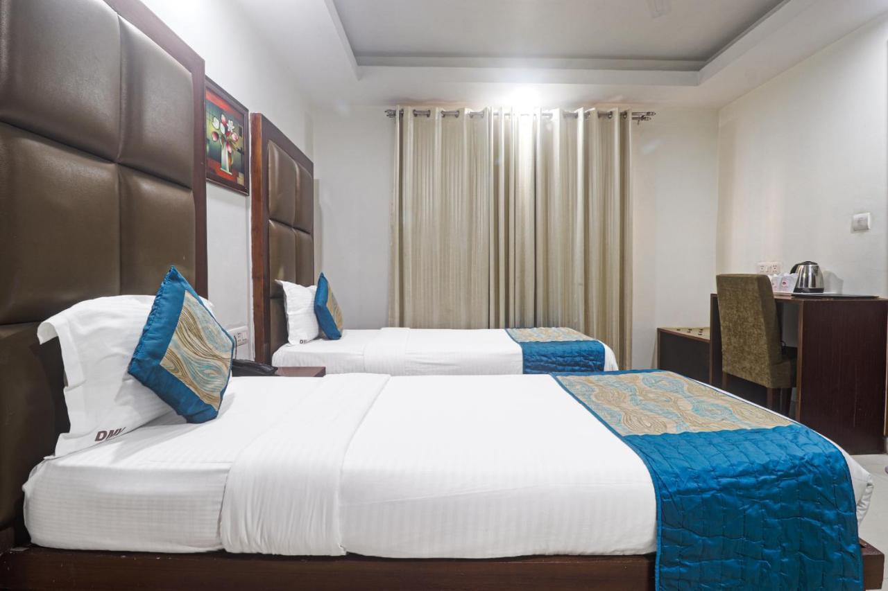 Hotel Sizzling Starr New Delhi Exterior photo