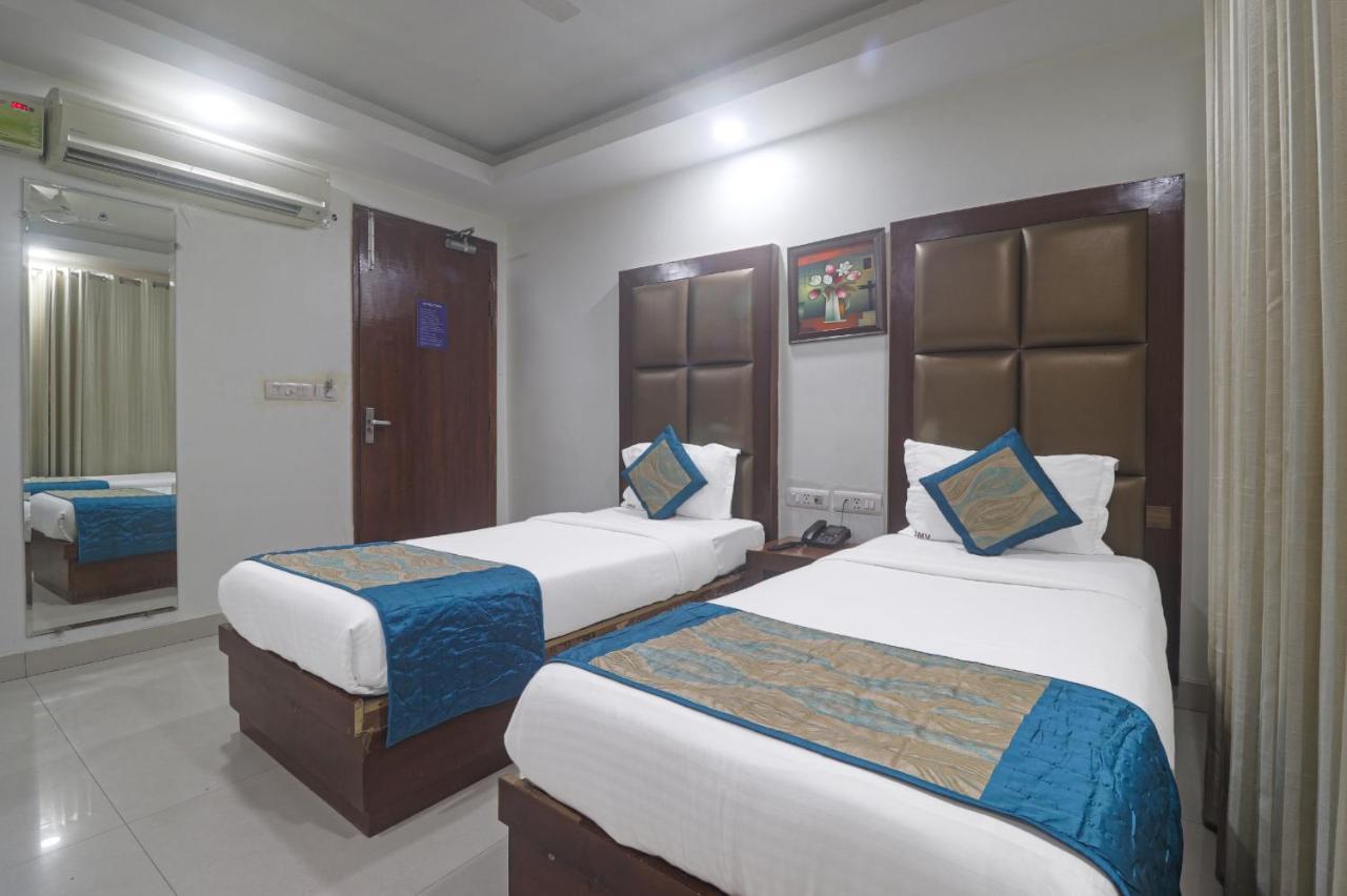 Hotel Sizzling Starr New Delhi Exterior photo