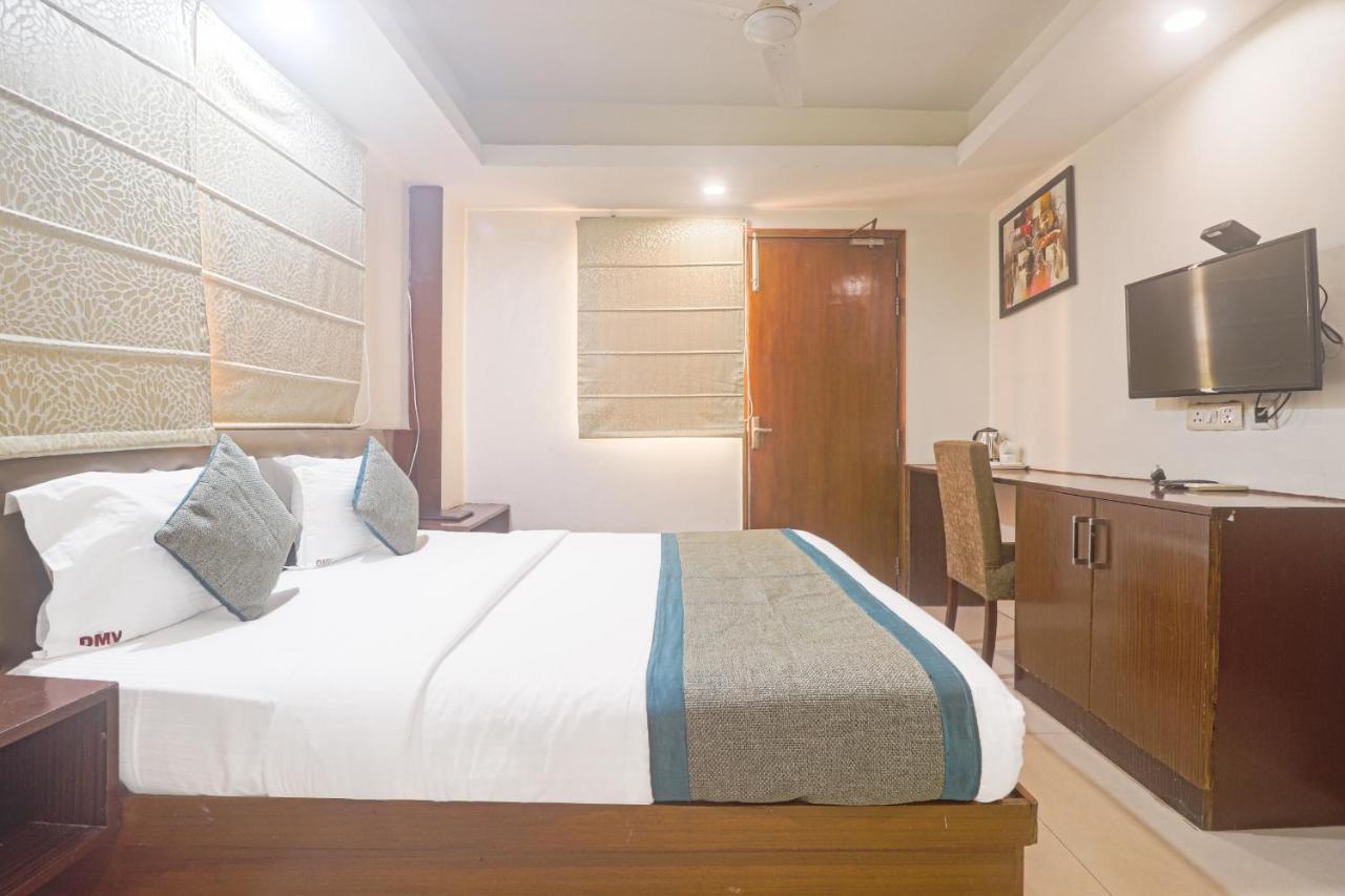 Hotel Sizzling Starr New Delhi Exterior photo