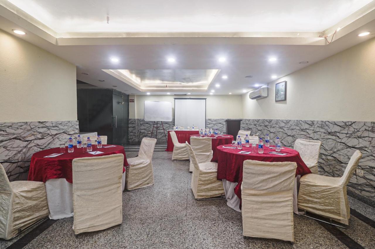Hotel Sizzling Starr New Delhi Exterior photo